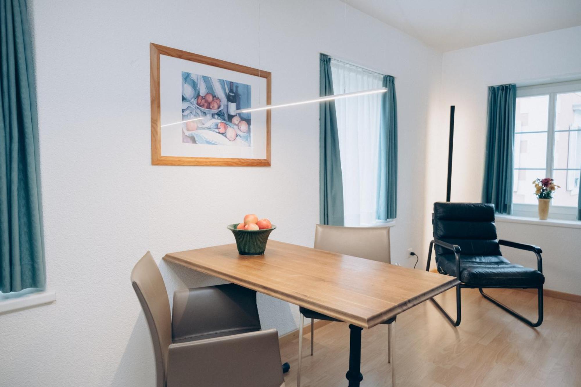 River Apartment *