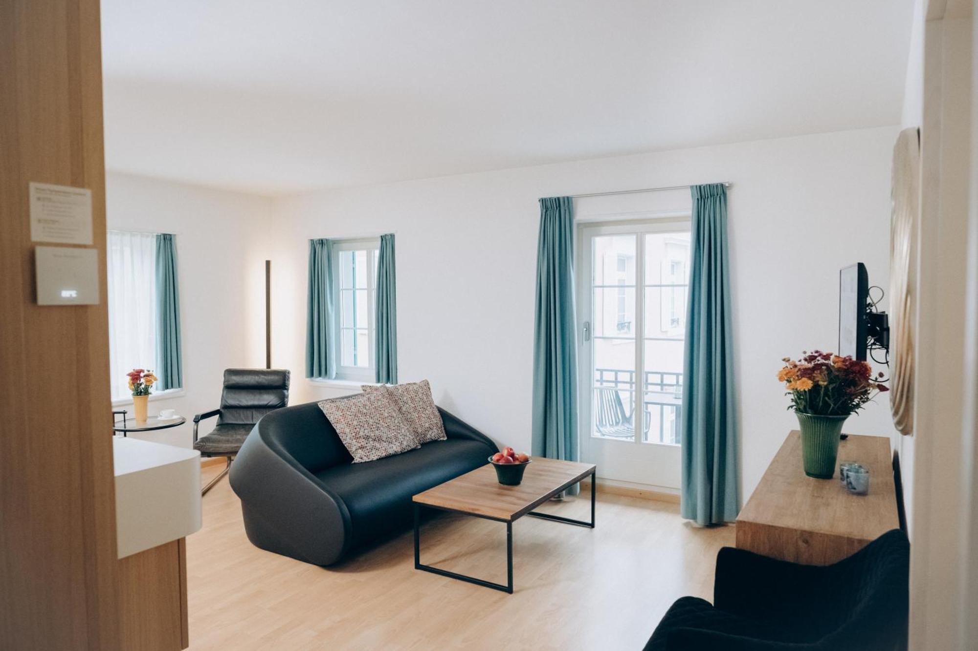 River Apartment *